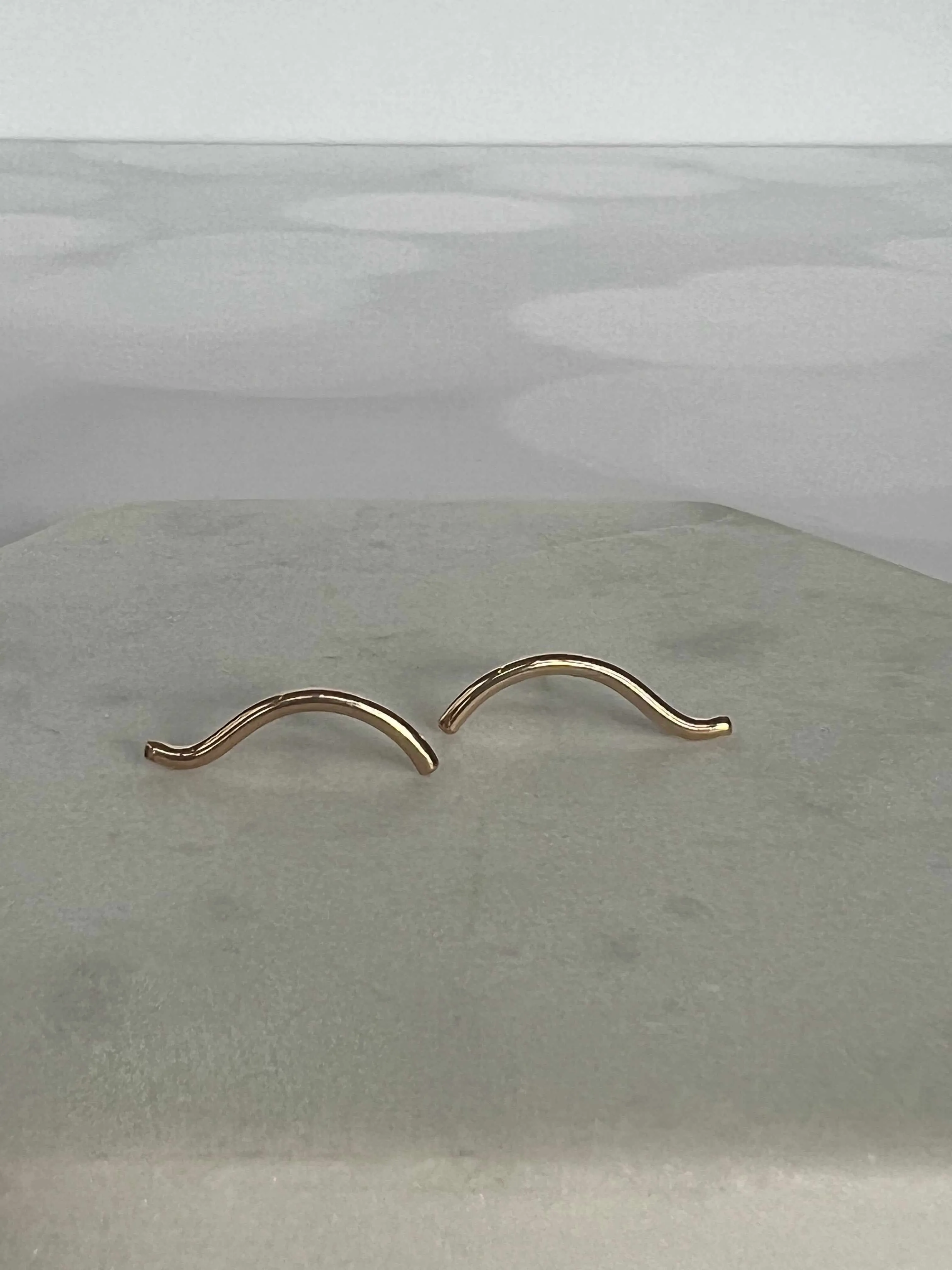 Curve Stud Earrings