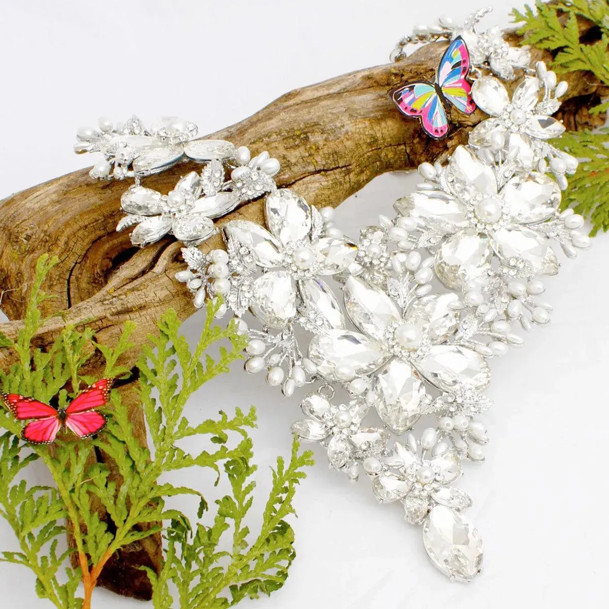 Ethereal Floral Necklace Set - Timeless Elegance for Your Wardrobe