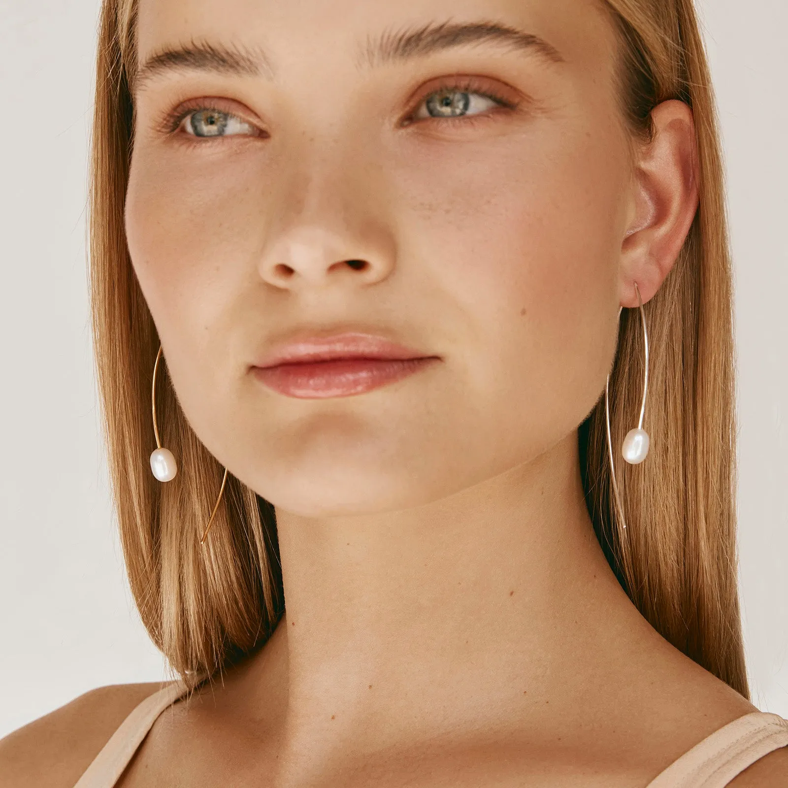 PEARL CURVE EARRINGS - SILVER